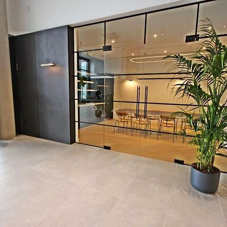 Modern Trafford 1Br Apartment-Free Parking-Cinema Room Манчестер Экстерьер фото