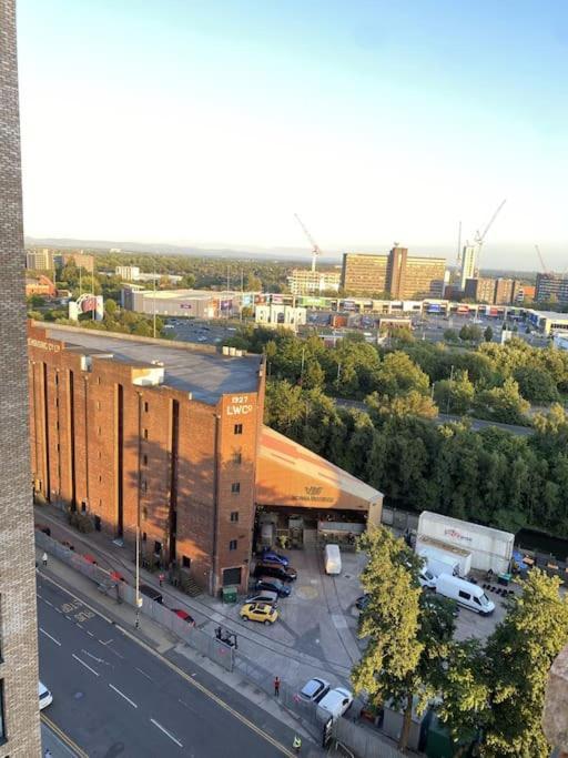 Modern Trafford 1Br Apartment-Free Parking-Cinema Room Манчестер Экстерьер фото