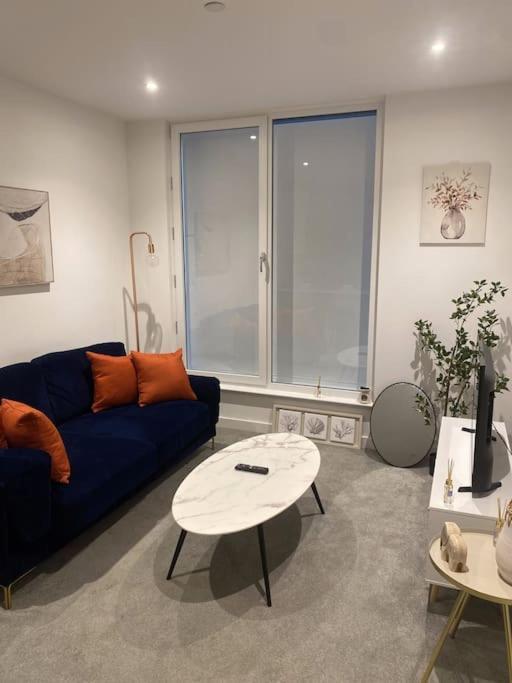 Modern Trafford 1Br Apartment-Free Parking-Cinema Room Манчестер Экстерьер фото