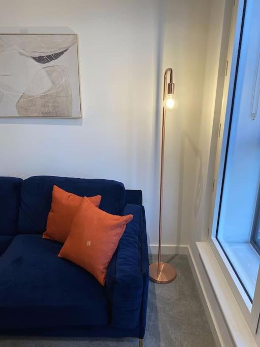 Modern Trafford 1Br Apartment-Free Parking-Cinema Room Манчестер Экстерьер фото