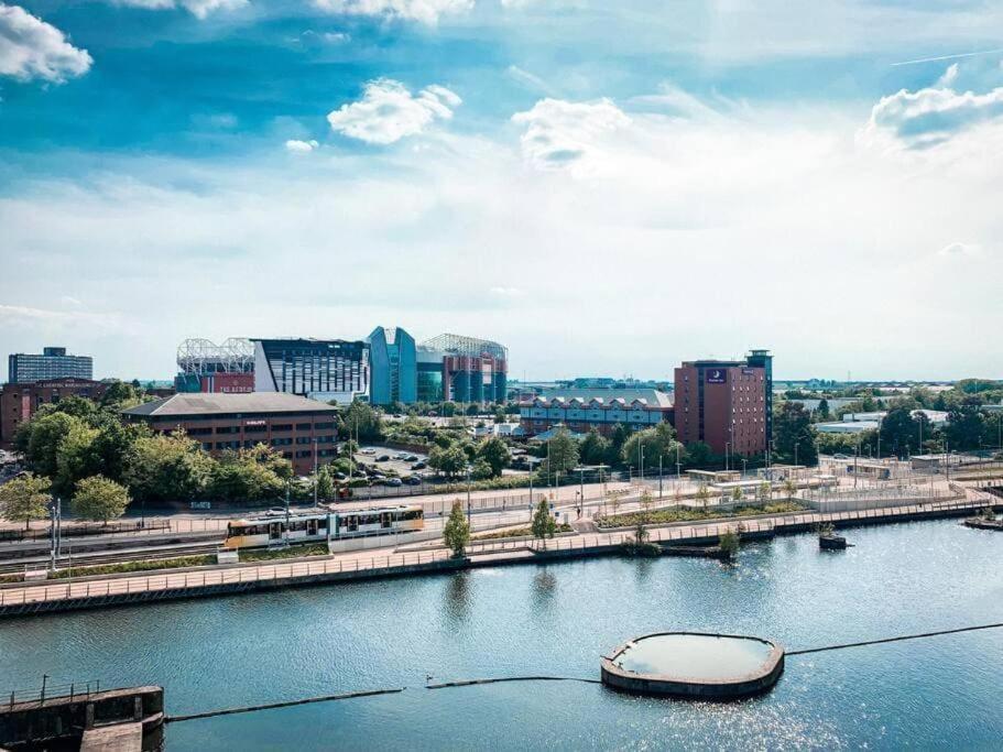 Modern Trafford 1Br Apartment-Free Parking-Cinema Room Манчестер Экстерьер фото