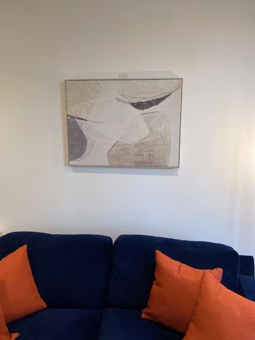 Modern Trafford 1Br Apartment-Free Parking-Cinema Room Манчестер Экстерьер фото