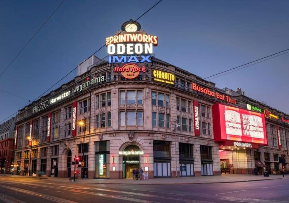 Modern Trafford 1Br Apartment-Free Parking-Cinema Room Манчестер Экстерьер фото